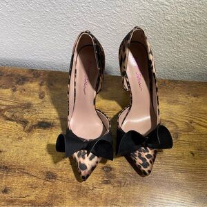 Betsey Johnson Nobble Sculpted Bow Pumps Leopard Print Red Heels